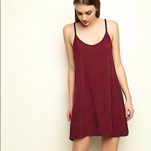 🆕🔥BRANDY MELVILLE SUPER CUTE BEAUTIFUL MAROON/BURGUNDY NECK TIE OPEN BACK MINI - Picture 3 of 6